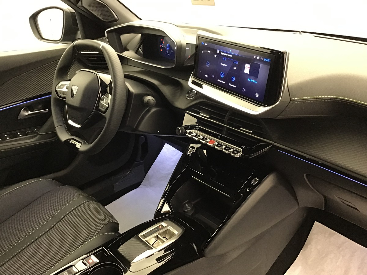 Peugeot 2008 — photo 8