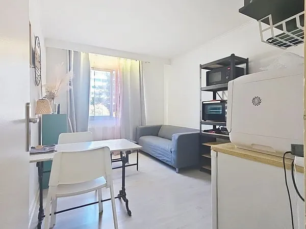 COQUET T2 MEUBLE PROXIMITE METRO GARIBALDI LYON 7EME
