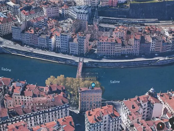 Studio lumineux avec mezzanine et vue dégagée sur la Saône 6