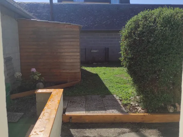 Maison de ville avec jardin à louer