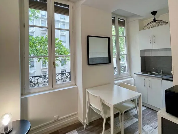 Studio 1 pièce 12 m²