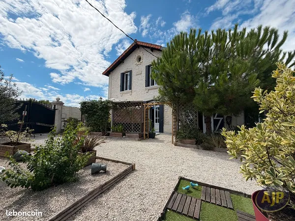 Propriété 7 pièces 179 m²