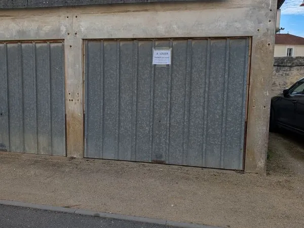 A louer garage st yzan de soudiac