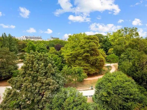 Paris VIIIe - Parc Monceau - Duplex dernier étage de 252 m² avec rooftop de 80 m²