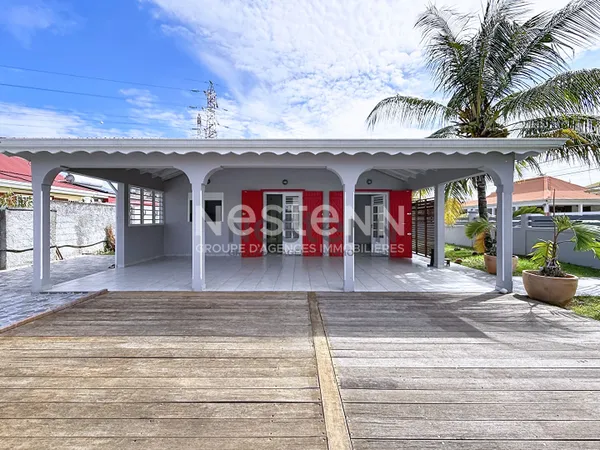 A LOUER MAISON F4 RENOVE DE PLAIN-PIED A PETIT PEROU AUX ABYMES