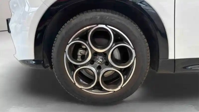 Alfa Romeo Tonale 1.5 hybrid 130 ch tct7 — photo 33