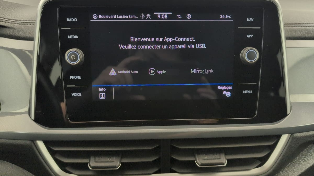 Volkswagen T-Roc — photo 11