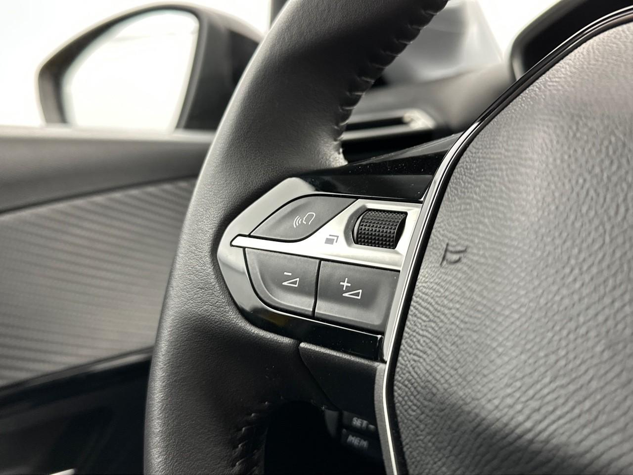 Peugeot 208 puretech 100 s&s bvm6 style — photo 17