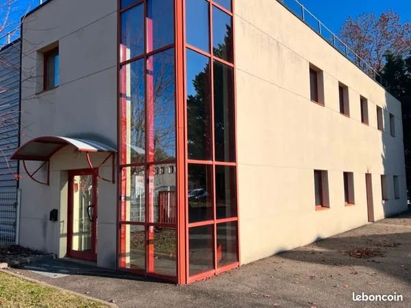 Bureaux 200 m²
