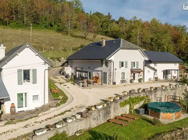 Maison 8 pièces 230 m²