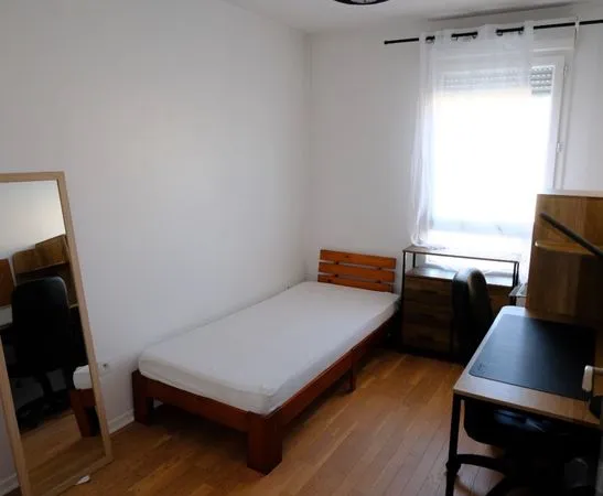 Chambre meublée