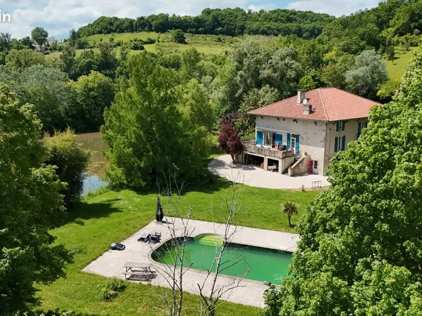 Propriété 8 pièces 343 m²