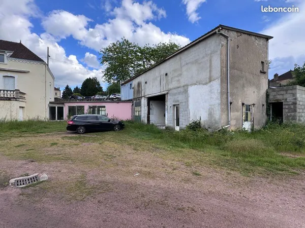 DÉPÔT 80m2