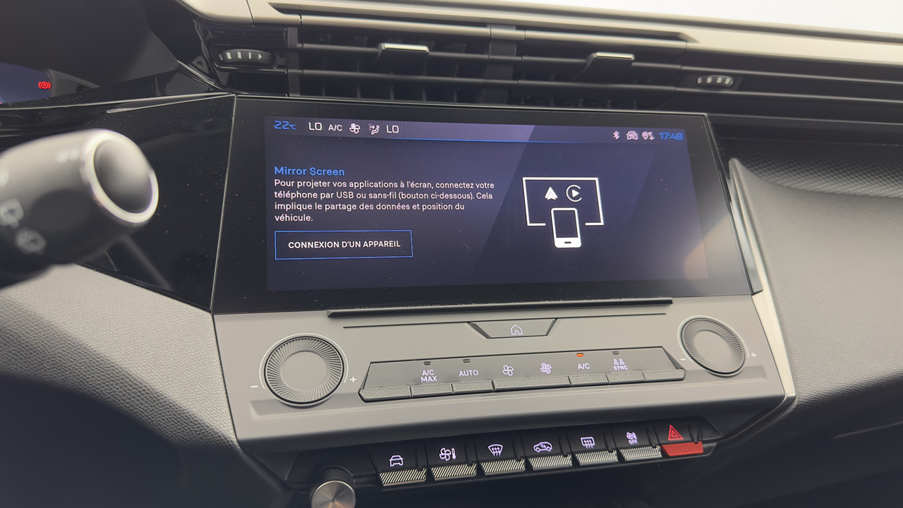 Peugeot 308 SW PHEV 180 e-EAT8 — photo 24