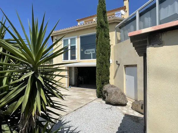 Unique belle Propriété de 260 m2 sur 2000 m2 à 250 m des pla