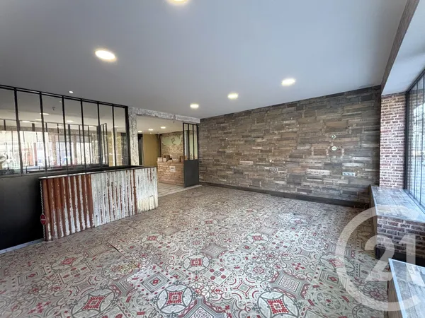 Local 1 pièce 104 m²