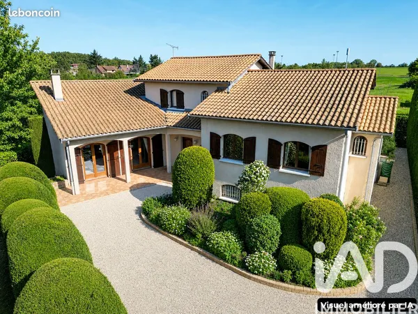 Villa 7 pièces 231 m²