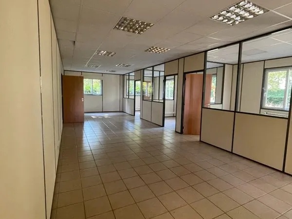 Local Activité / Bureaux à Louer