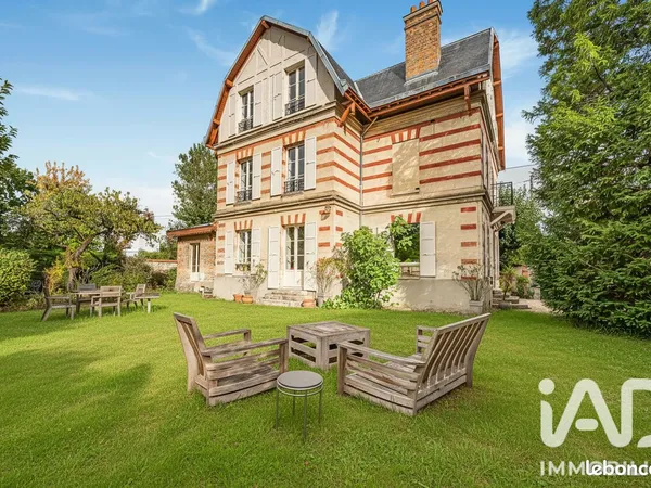 Maison 11 pièces 247 m²