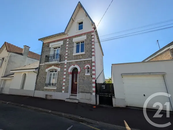 Maison 9 pièces 219 m²