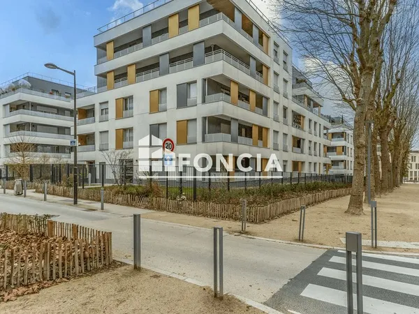PARC DE SCEAUX Appartement récent dans un parfait état général de type 3 pièces 2 chambres d'une sur