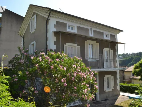 Maison 8 pièces 140 m²
