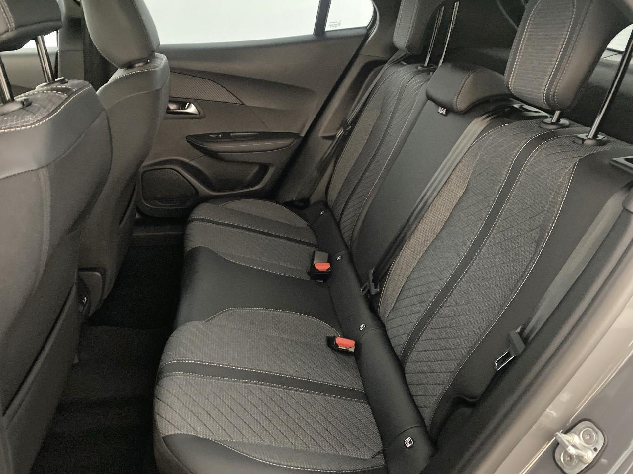 Peugeot 2008 hybrid 145 ch e-dcs6 allure — photo 10