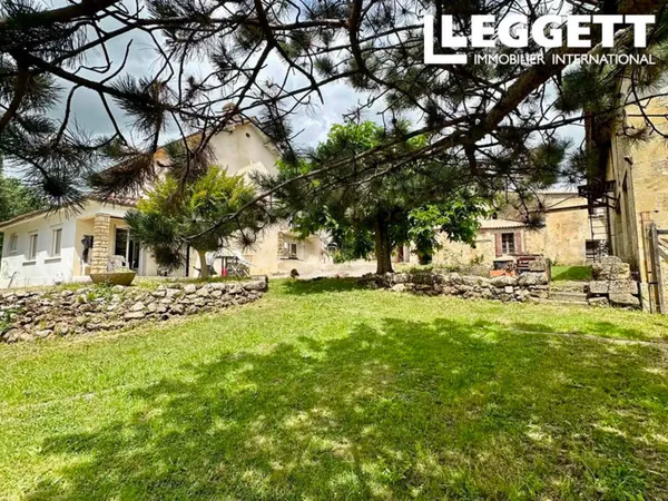 Ensemble immobilier en pierre de 237 m² avec 2 logements indépendants et nombreuses dépendances en D