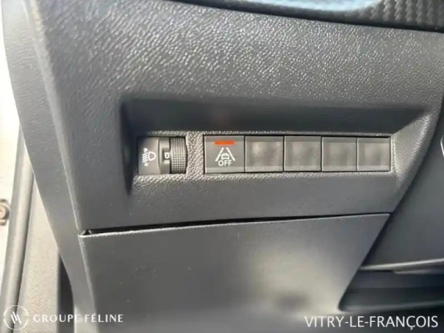 Peugeot 2008 e- 136ch allure business — photo 13