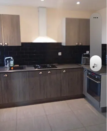 Maison avec 3 chambres salle de jeux à l étage