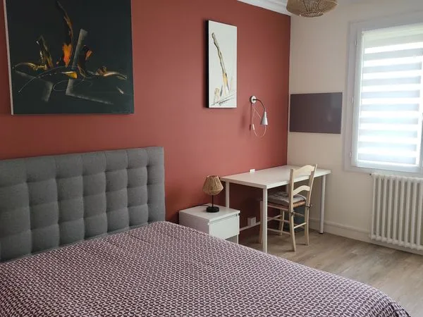 Chambre meublée étudiant(e) / alternant(e) au bourg sous la roche