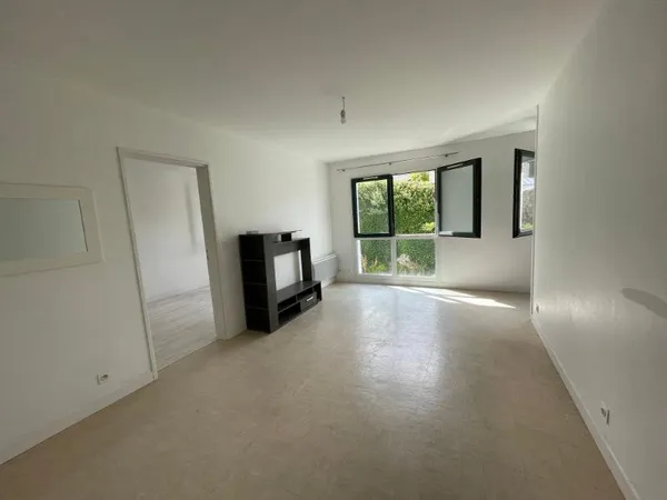 SAINT RENAN - Appartement T2 de 46m² avec deux places de parking et une cave