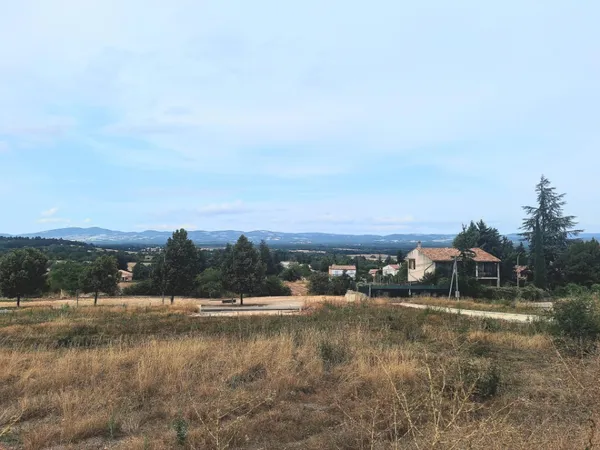 Terrain 572 m²