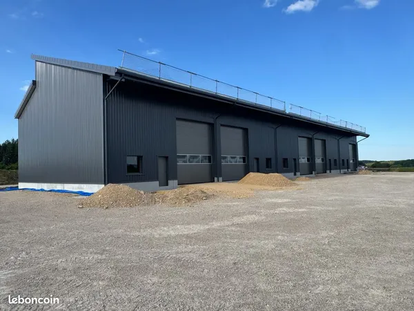 À louer local commercial / professionnel - 200 à 1 000 m² - Étalans