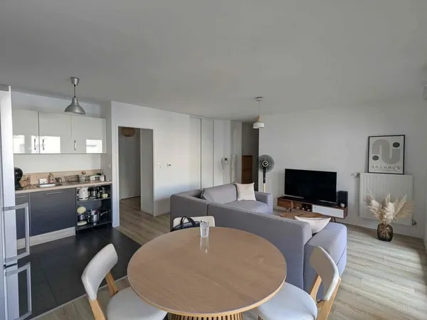 AppartemenT3 récent proche gare-balcon-stationnement