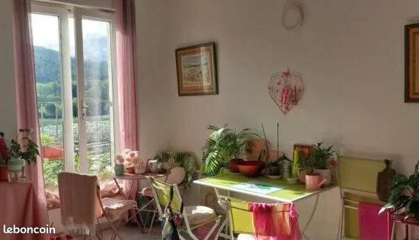 Grand T3 110 m2, calme, vue dégagé, bon état, deux chambres, très agréable