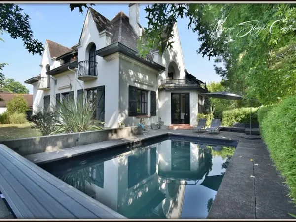 Maison 12 pièces 355 m²
