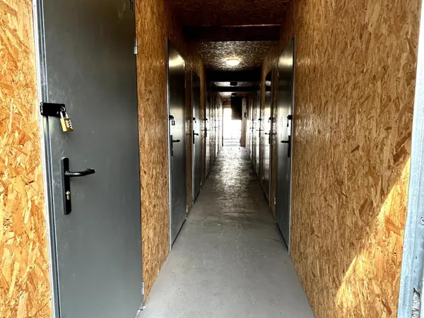 Local de 11 box avec une rentabilité interéssante