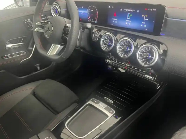 Mercedes Cla 200 d shooting brake amg l — photo 16