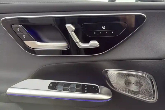 Mercedes Glc coupe 300 e hybrid eq 9g-tronic 4matic — photo 32