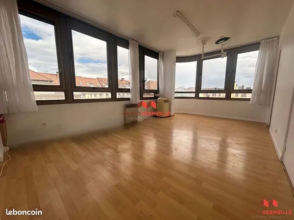 Local commercial 46 m² POISSY