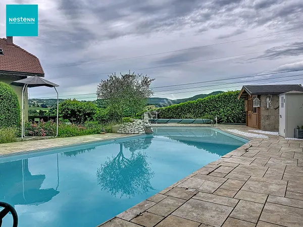 ETERCY _ Maison 9 pièces de 380 m², terrain de 900 m² avec piscine, jardin et garage double , à vend