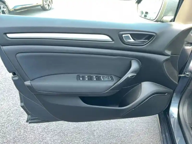 Renault Megane iv berline blue dci 115 — photo 11