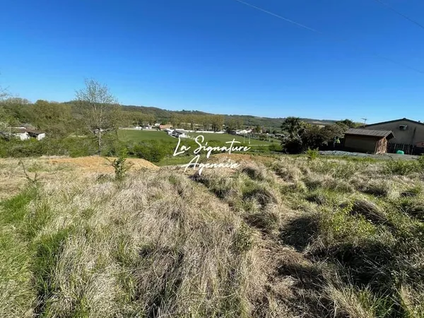 TERRAIN CONSTRUCTIBLE DE 1800M²