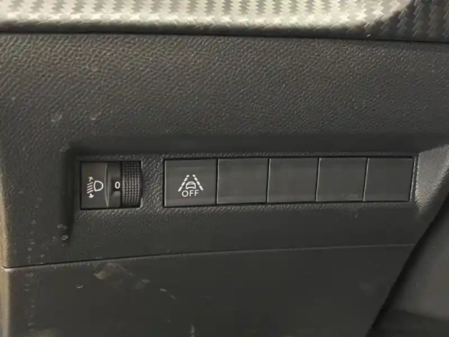 Peugeot 208 e- 136ch allure pack — photo 11