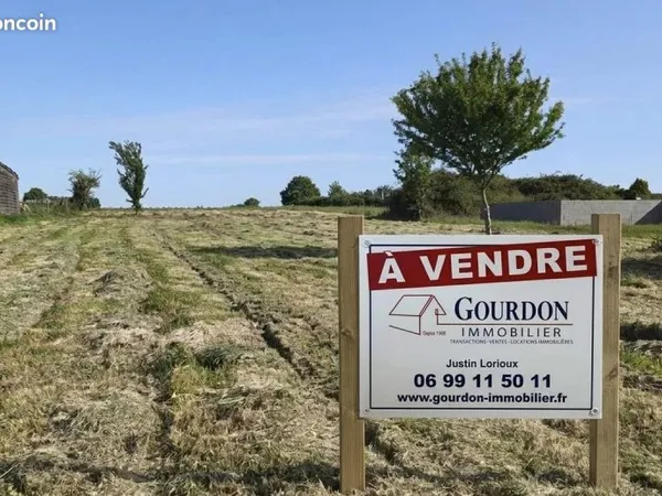Terrain 1585 m² Valence-en-Poitou