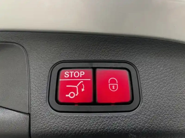 Mercedes Gla 200 d amg line — photo 15