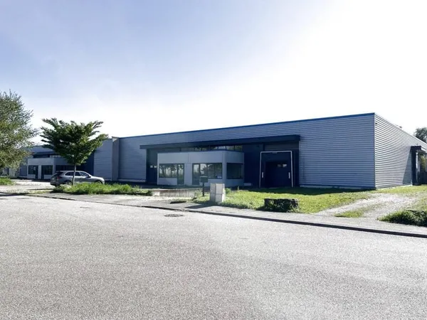 Local d'activité 940 m²