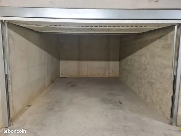 Parking - Garage box sécurisé PMR grande taille