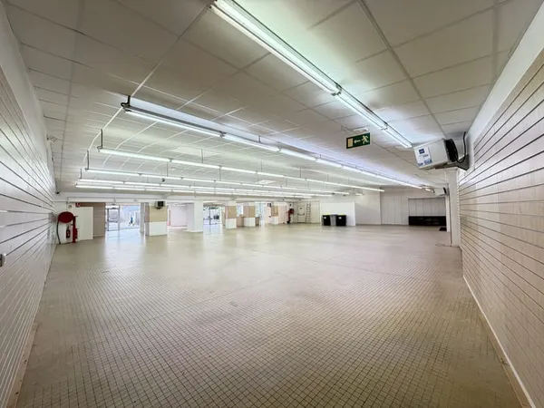 Local commercial - A VENDRE - Carquefou